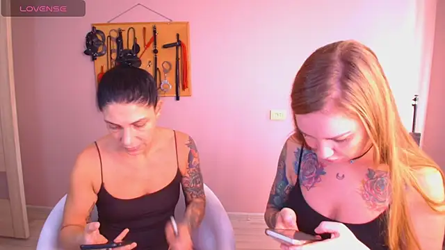 Snapshot of Carrie_Moonshine chatting on November 4, 2025, 12:20 pm Carrie Moonshine online show from November 4, 2025, 12:20 pm