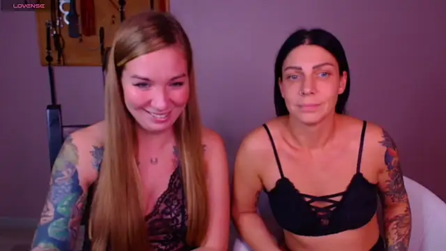 Snapshot of Carrie_Moonshine chatting on October 10, 2025, 7:36 pm Carrie Moonshine online show from October 10, 2025, 7:36 pm