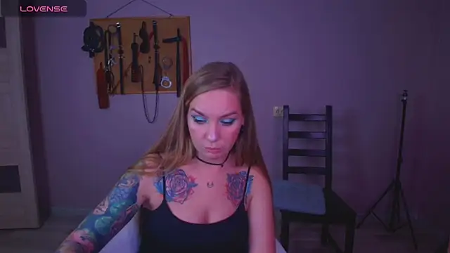 Snapshot of Carrie_Moonshine chatting on October 27, 2025, 5:47 pm Carrie Moonshine online show from October 27, 2025, 5:47 pm