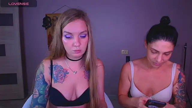 Snapshot of Carrie_Moonshine chatting on November 3, 2025, 7:39 pm Carrie Moonshine online show from November 3, 2025, 7:39 pm