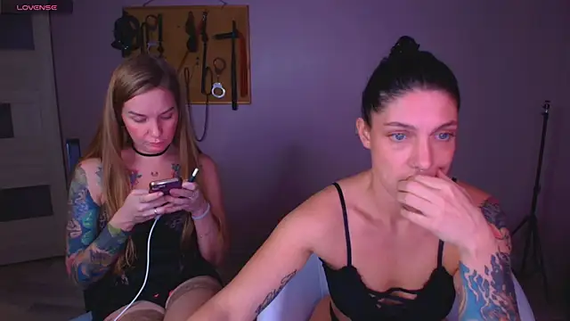 Snapshot of Carrie_Moonshine chatting on October 23, 2025, 7:01 pm Carrie Moonshine online show from October 23, 2025, 7:01 pm