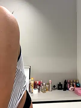 BelleSkye online show from October 16, 2025, 3:26 am