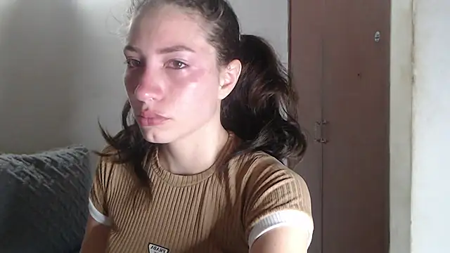 aurelialux online show from March 20, 2025, 4:51 am