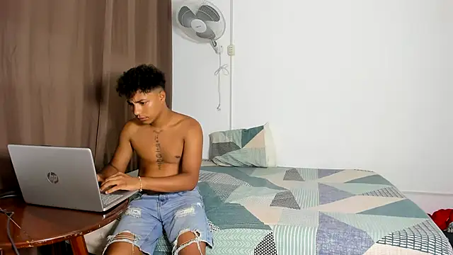 Snapshot of jonmaykolrose chatting on December 30, 2024, 10:45 pm jonmaykolrose online show from December 30, 2024, 10:45 pm