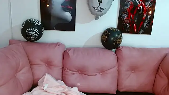 Snapshot of hinataleecs chatting on October 14, 2025, 8:53 pm hinataleecs online show from October 14, 2025, 8:53 pm