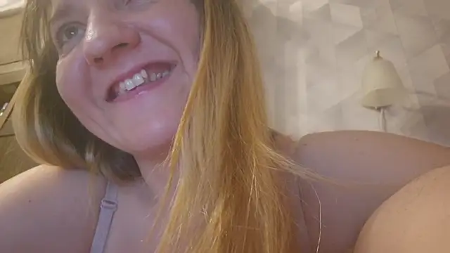 Snapshot of EstrellaWalters chatting on May 19, 2026, 4:58 pm EstrellaWalters online show from May 19, 2026, 4:58 pm