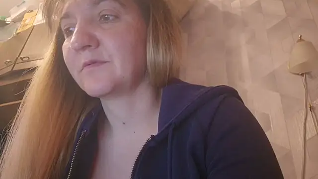 Snapshot of EstrellaWalters chatting on April 21, 2026, 8:43 am EstrellaWalters online show from April 21, 2026, 8:43 am