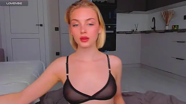 Snapshot of pretty_girlnextdoor chatting on December 2, 2024, 7:42 am pretty girlnextdoor online show from December 2, 2024, 7:42 am