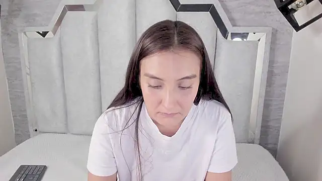  alaia collway  online show from March 10, 2025, 2:59 pm