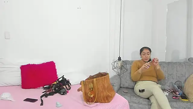 Snapshot of FerANDviki chatting on February 20, 2025, 12:36 pm FerANDviki online show from February 20, 2025, 12:36 pm