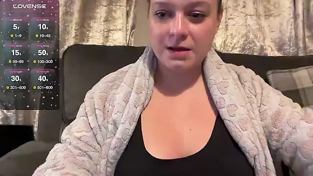 NaughtyWifeUK online show from January 9, 2026, 12:39 am