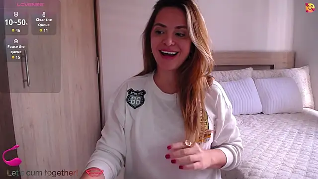 ParisW online show from April 28, 2026, 2:32 pm