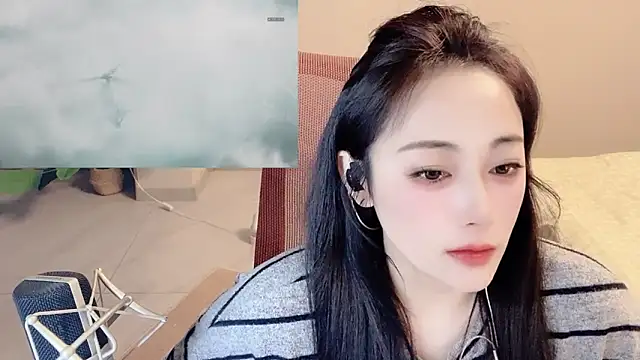Daisy-77 online show from May 8, 2026, 1:04 pm