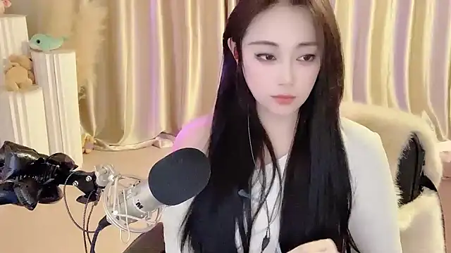 Daisy-77 online show from March 6, 2025, 9:09 pm