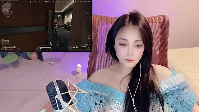 Daisy-77 online show from May 11, 2026, 4:04 pm