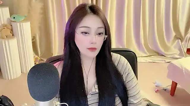 Daisy-77 online show from March 8, 2025, 9:18 pm