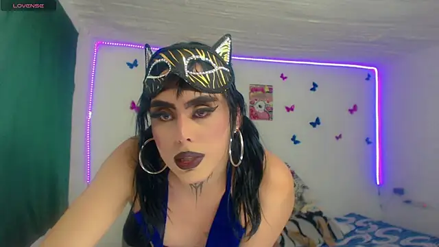 Perla Hotcortes online show from May 16, 2026, 4:44 am