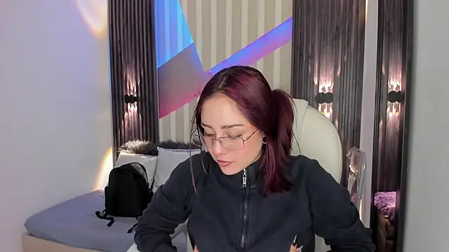 emily layton online show from November 27, 2025, 2:50 pm