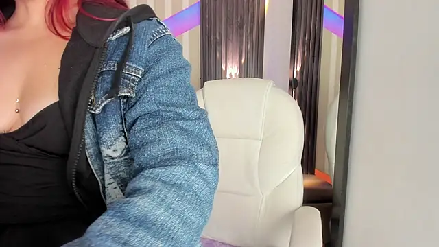 emily layton online show from November 12, 2025, 2:43 pm