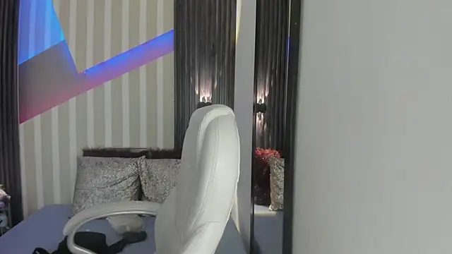 emily layton online show from December 20, 2025, 3:48 pm