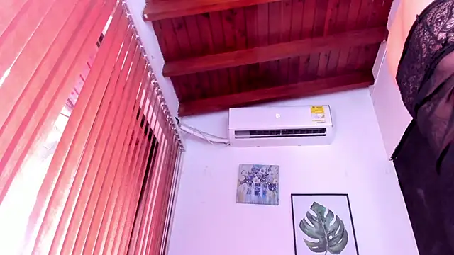 alondrabigtits online show from May 14, 2026, 5:43 pm