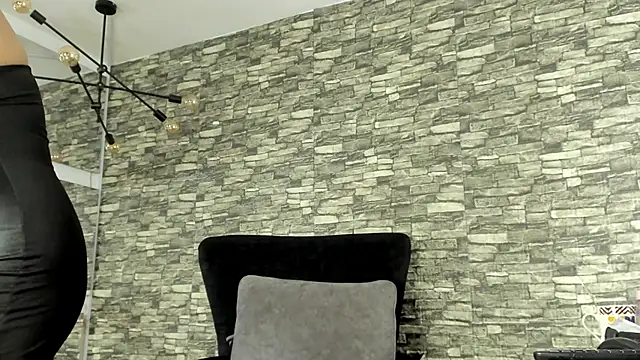 Snapshot of alondrabigtits chatting on November 21, 2025, 12:37 pm alondrabigtits online show from November 21, 2025, 12:37 pm