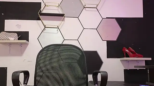 Snapshot of alondrabigtits chatting on October 17, 2025, 11:12 am alondrabigtits online show from October 17, 2025, 11:12 am