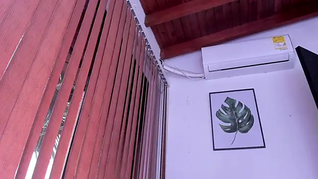 alondrabigtits online show from June 10, 2026, 11:33 am