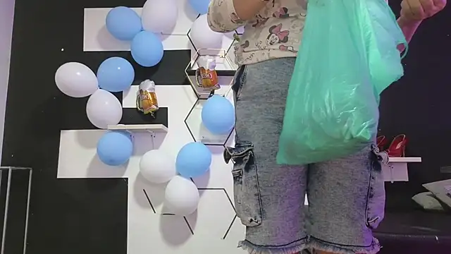Snapshot of alondrabigtits chatting on October 2, 2025, 12:08 pm alondrabigtits online show from October 2, 2025, 12:08 pm