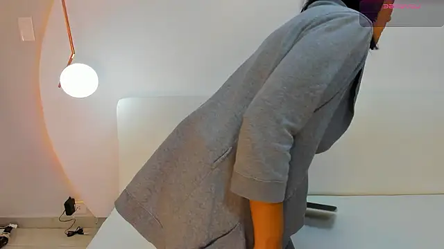 Ada Monroe10 online show from January 16, 2026, 1:26 pm