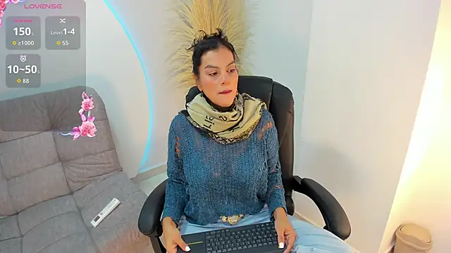 Ada Monroe10 online show from September 9, 2025, 1:09 pm