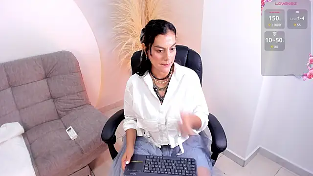 Ada Monroe10 online show from September 16, 2025, 1:45 pm