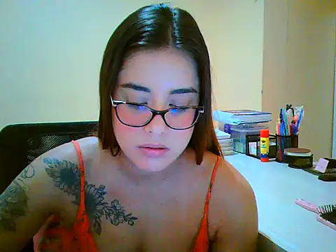 Snapshot of maliamiller chatting on March 7, 2026, 3:39 pm maliamiller online show from March 7, 2026, 3:39 pm