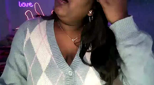 Snapshot of expression_queen chatting on December 22, 2024, 8:14 pm expression queen online show from December 22, 2024, 8:14 pm