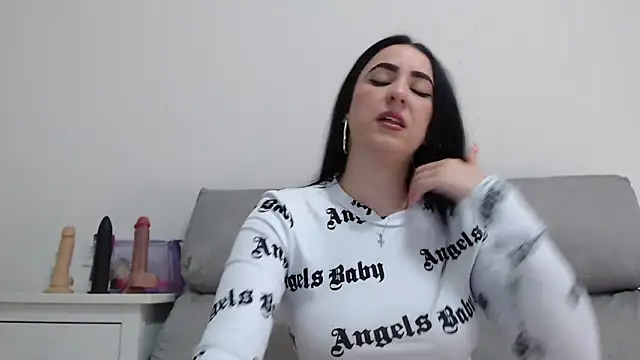 leilacam25 online show from November 14, 2025, 2:21 pm