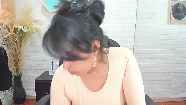 Aisha 09 online show from February 21, 2025, 3:43 pm