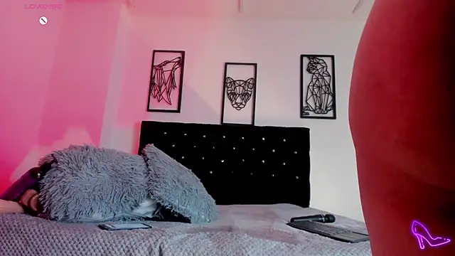 FelinaJohnson online show from May 7, 2026, 6:44 pm