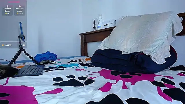 diamond black00 online show from April 4, 2026, 9:54 pm