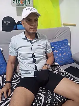 latinmartin73 online show from October 16, 2025, 12:08 am