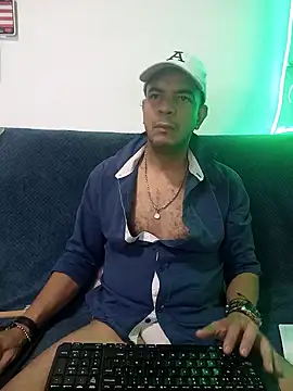 latinmartin73 online show from March 13, 2025, 1:32 am