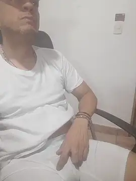 latinmartin73 online show from February 18, 2026, 12:52 am