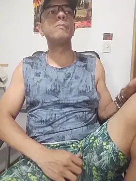 latinmartin73 online show from November 24, 2025, 2:11 am