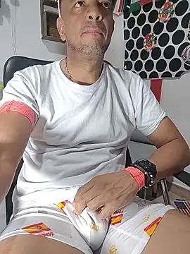 Snapshot of latinmartin73 chatting on June 17, 2026, 12:54 am latinmartin73 online show from June 17, 2026, 12:54 am