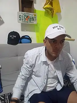 latinmartin73 online show from October 17, 2025, 12:25 am