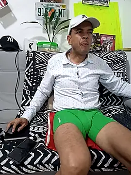 latinmartin73 online show from September 16, 2025, 1:28 am