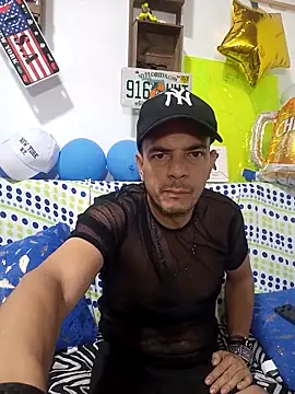 latinmartin73 online show from October 7, 2025, 12:00 am