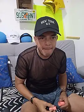 latinmartin73 online show from October 11, 2025, 2:34 am