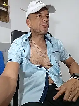 Snapshot of latinmartin73 chatting on June 5, 2026, 12:26 am latinmartin73 online show from June 5, 2026, 12:26 am
