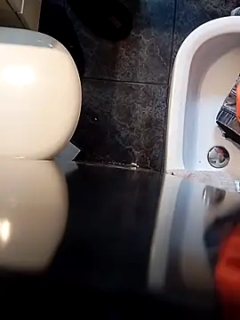 jovenestraviesos online show from February 14, 2026, 5:02 pm