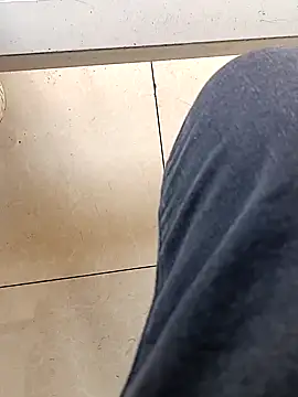 Snapshot of huzi518 chatting on November 20, 2025, 1:39 am huzi518 online show from November 20, 2025, 1:39 am